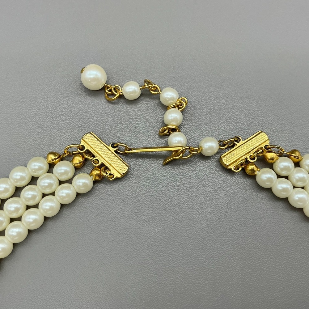 Avon Necklace 3 Strand Faux Pearls Gold Tone Rhinestone Bow Vintage 16 Inch - Picture 5 of 8